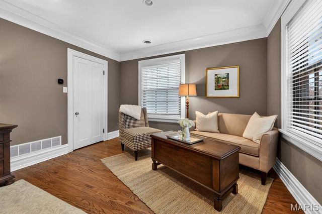 457 Yorkshire Place, Webster Groves, MO 63119