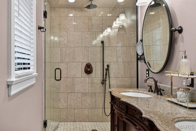 457 Yorkshire Place, Webster Groves, MO 63119
