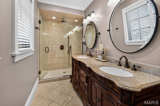 457 Yorkshire Place, Webster Groves, MO 63119