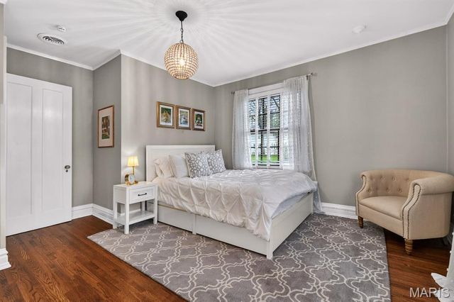 457 Yorkshire Place, Webster Groves, MO 63119