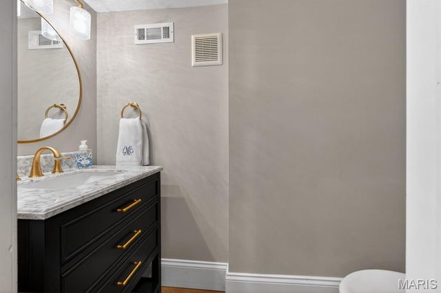 457 Yorkshire Place, Webster Groves, MO 63119
