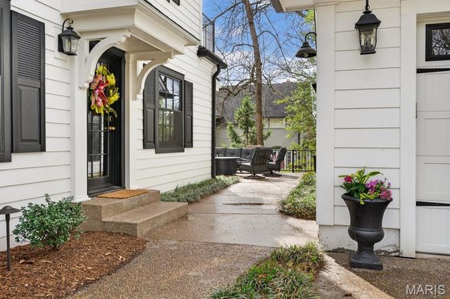 457 Yorkshire Place, Webster Groves, MO 63119