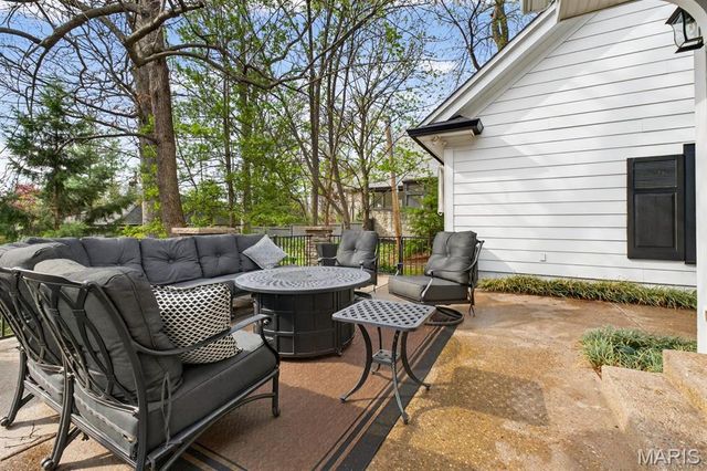 457 Yorkshire Place, Webster Groves, MO 63119