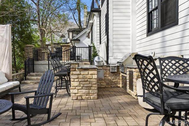 457 Yorkshire Place, Webster Groves, MO 63119