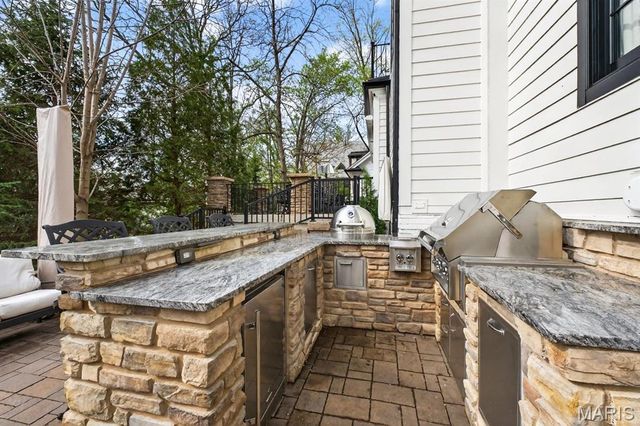 457 Yorkshire Place, Webster Groves, MO 63119