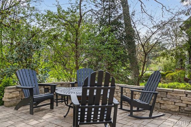 457 Yorkshire Place, Webster Groves, MO 63119
