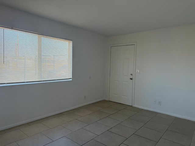 2553 E Pueblo Avenue 1, Phoenix, AZ 85040