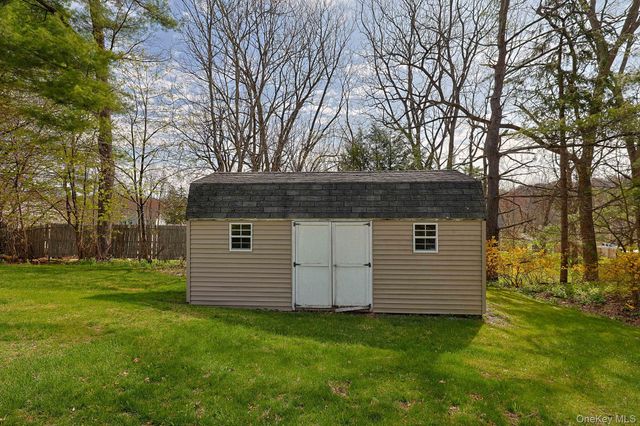 4 North Drive, Poughkeepsie, NY 12603