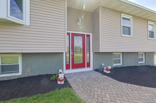 4 North Drive, Poughkeepsie, NY 12603