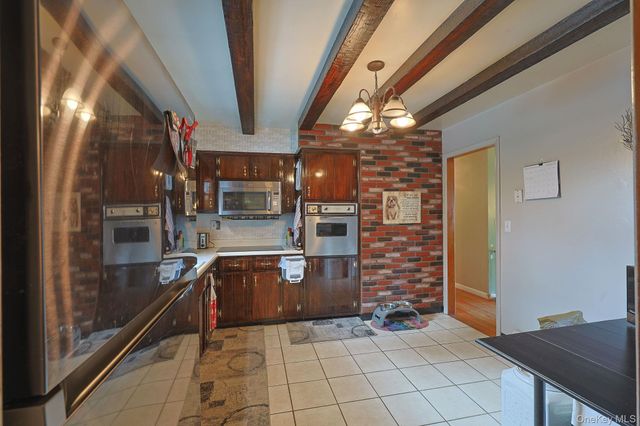 4 North Drive, Poughkeepsie, NY 12603