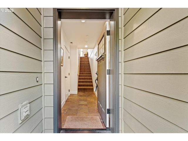 4642 Sw CONDOR Ave 2, Portland, OR 97239
