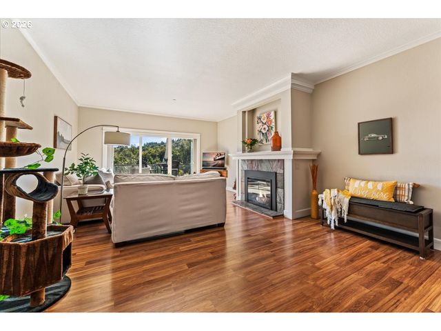 4642 Sw CONDOR Ave 2, Portland, OR 97239
