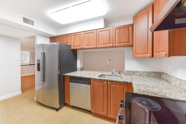 6053 10th 140 Avenue N 140, Greenacres, FL 33463