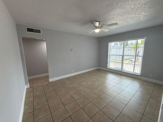 4423 TREEHOUSE Lane C, Tamarac, FL 33319