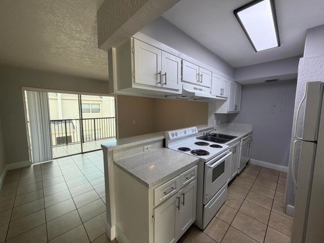 4423 TREEHOUSE Lane C, Tamarac, FL 33319