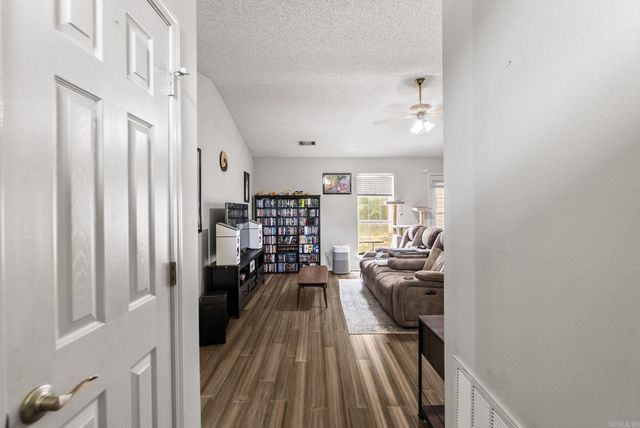 40 Meadow Ridge Loop, Maumelle, AR 72113