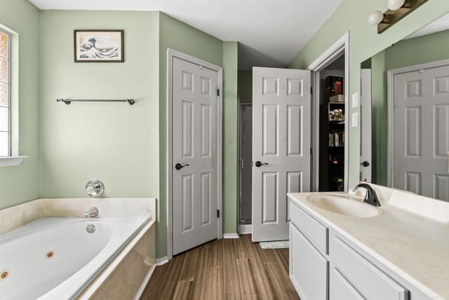 40 Meadow Ridge Loop, Maumelle, AR 72113