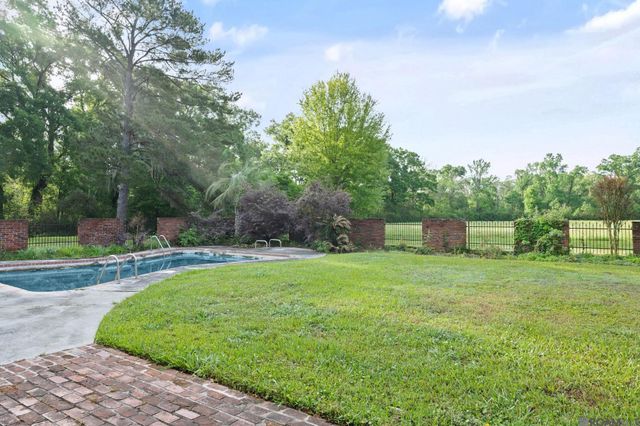 38517 La Hwy 74, Gonzales, LA 70737