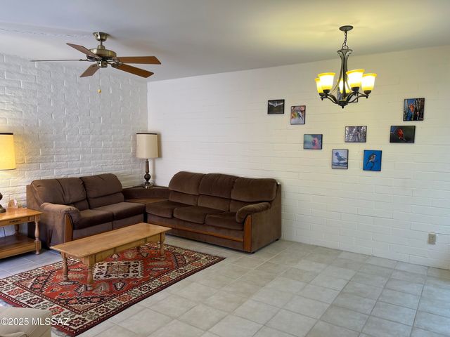 243 N Calle Del Diablo, Green Valley, AZ 85614