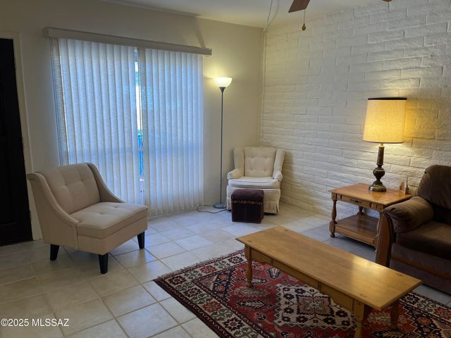 243 N Calle Del Diablo, Green Valley, AZ 85614