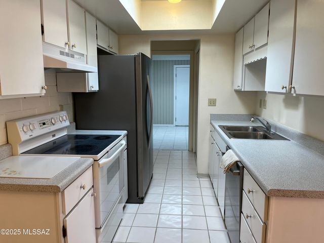 243 N Calle Del Diablo, Green Valley, AZ 85614