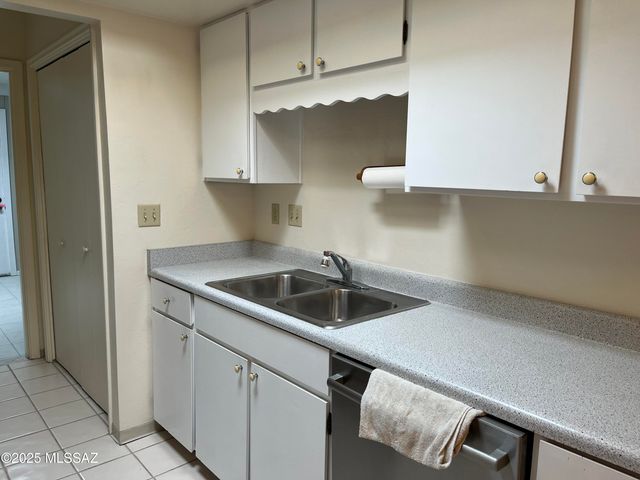 243 N Calle Del Diablo, Green Valley, AZ 85614