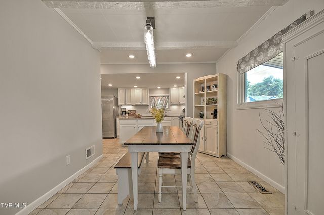 909 East Holston Avenue, Johnson City, TN 37601
