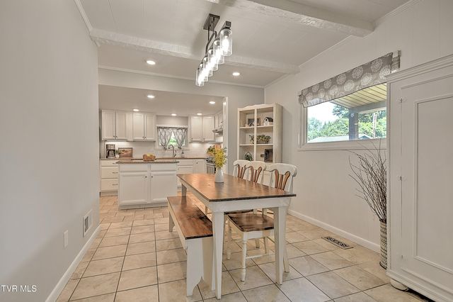 909 East Holston Avenue, Johnson City, TN 37601