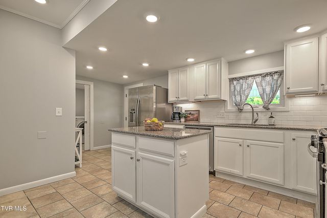 909 East Holston Avenue, Johnson City, TN 37601