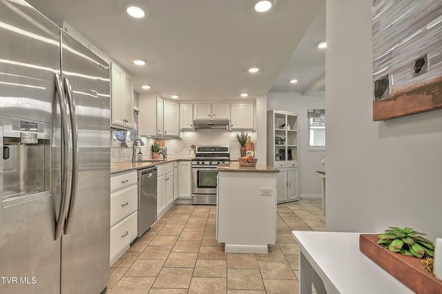 909 East Holston Avenue, Johnson City, TN 37601