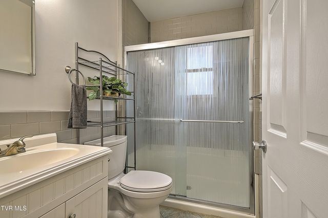 909 East Holston Avenue, Johnson City, TN 37601