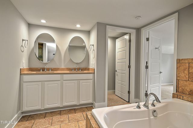 909 East Holston Avenue, Johnson City, TN 37601