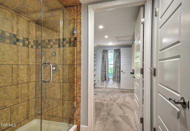 909 East Holston Avenue, Johnson City, TN 37601