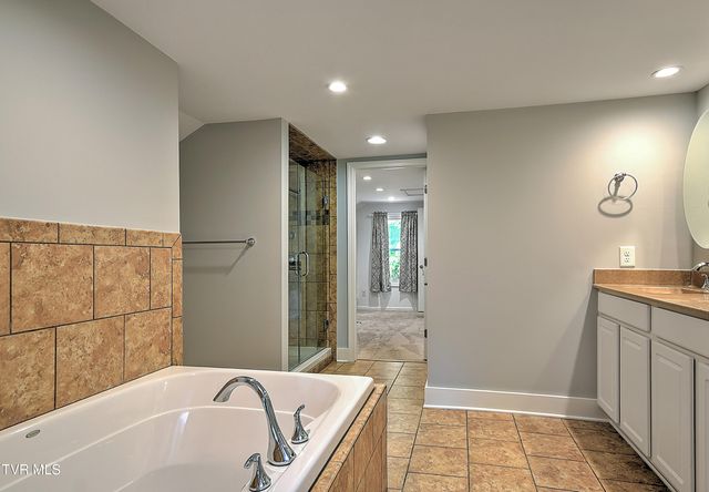 909 East Holston Avenue, Johnson City, TN 37601