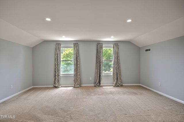 909 East Holston Avenue, Johnson City, TN 37601