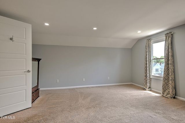 909 East Holston Avenue, Johnson City, TN 37601