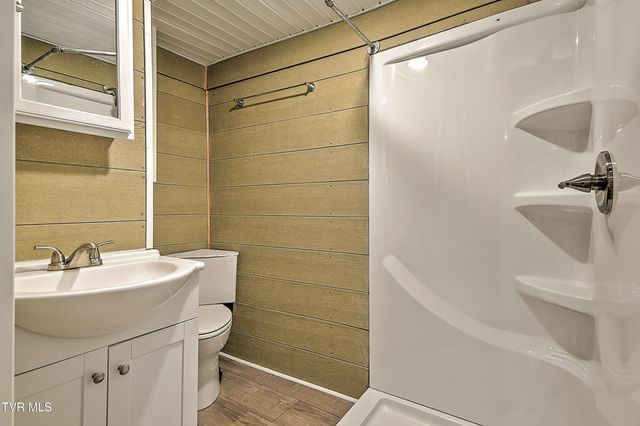 909 East Holston Avenue, Johnson City, TN 37601