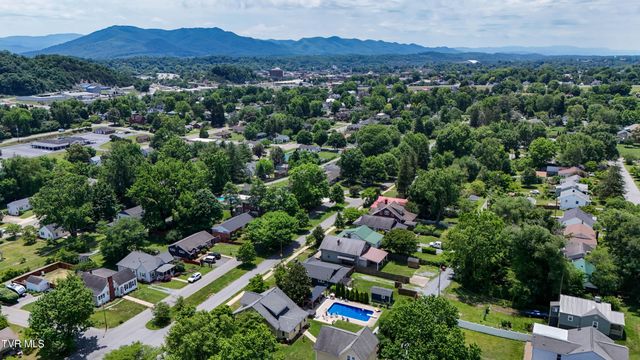 909 East Holston Avenue, Johnson City, TN 37601