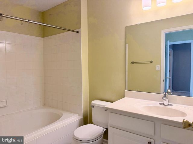 5504 ESSEX LA, Mount Laurel, NJ 08054