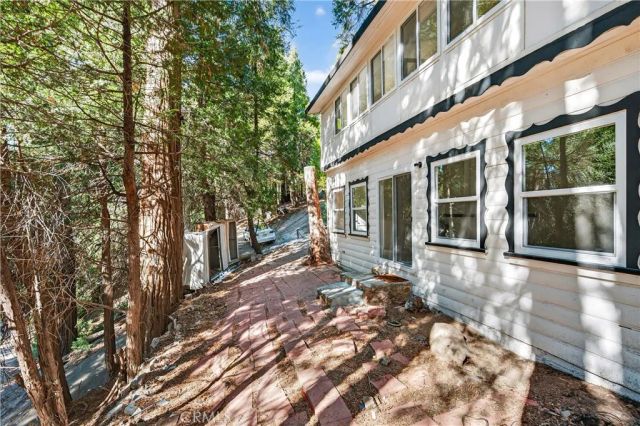 23740 Skyland, Crestline, CA 92325