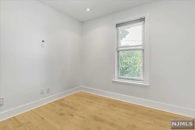 32 Voorhees Place, Ridgefield Park, NJ 07660