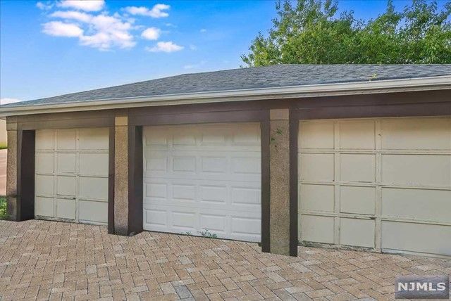 32 Voorhees Place, Ridgefield Park, NJ 07660