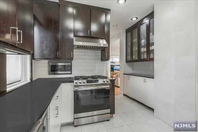 32 Voorhees Place, Ridgefield Park, NJ 07660