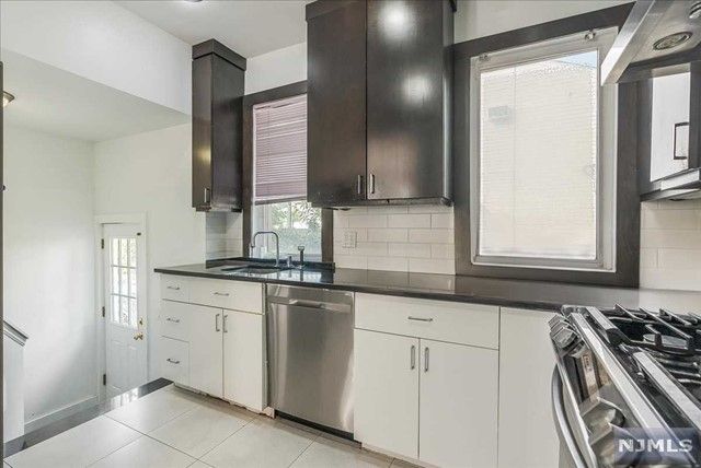 32 Voorhees Place, Ridgefield Park, NJ 07660
