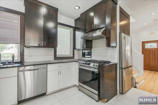 32 Voorhees Place, Ridgefield Park, NJ 07660