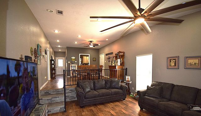 256 Sailfish Drive, Mabank, TX 75156