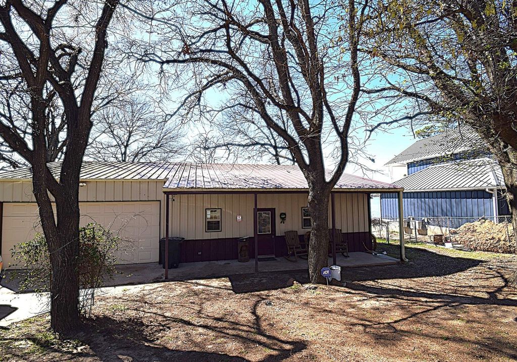 256 Sailfish Drive, Mabank, TX 75156