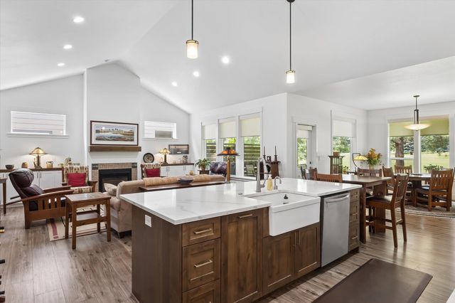 1109 N Country Club Dr, Deer Park, WA 99006