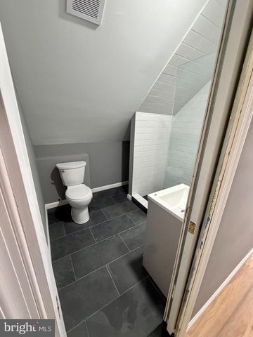 4023 WOODLAND DR, Fairfax, VA 22030