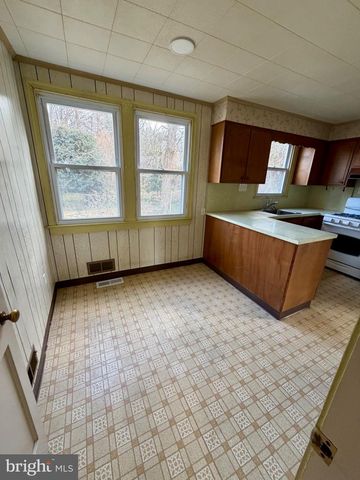 4023 WOODLAND DR, Fairfax, VA 22030